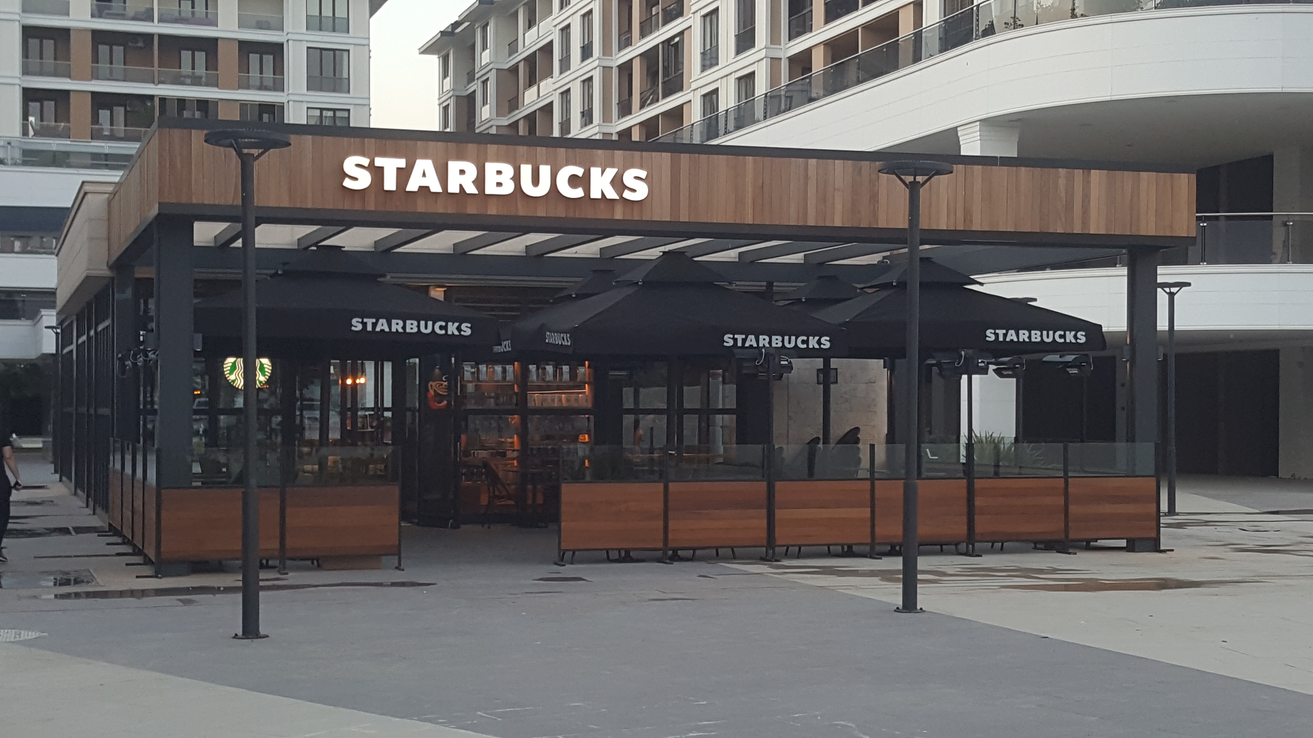 starbucks İstanbul Tuzla Port Şubesi