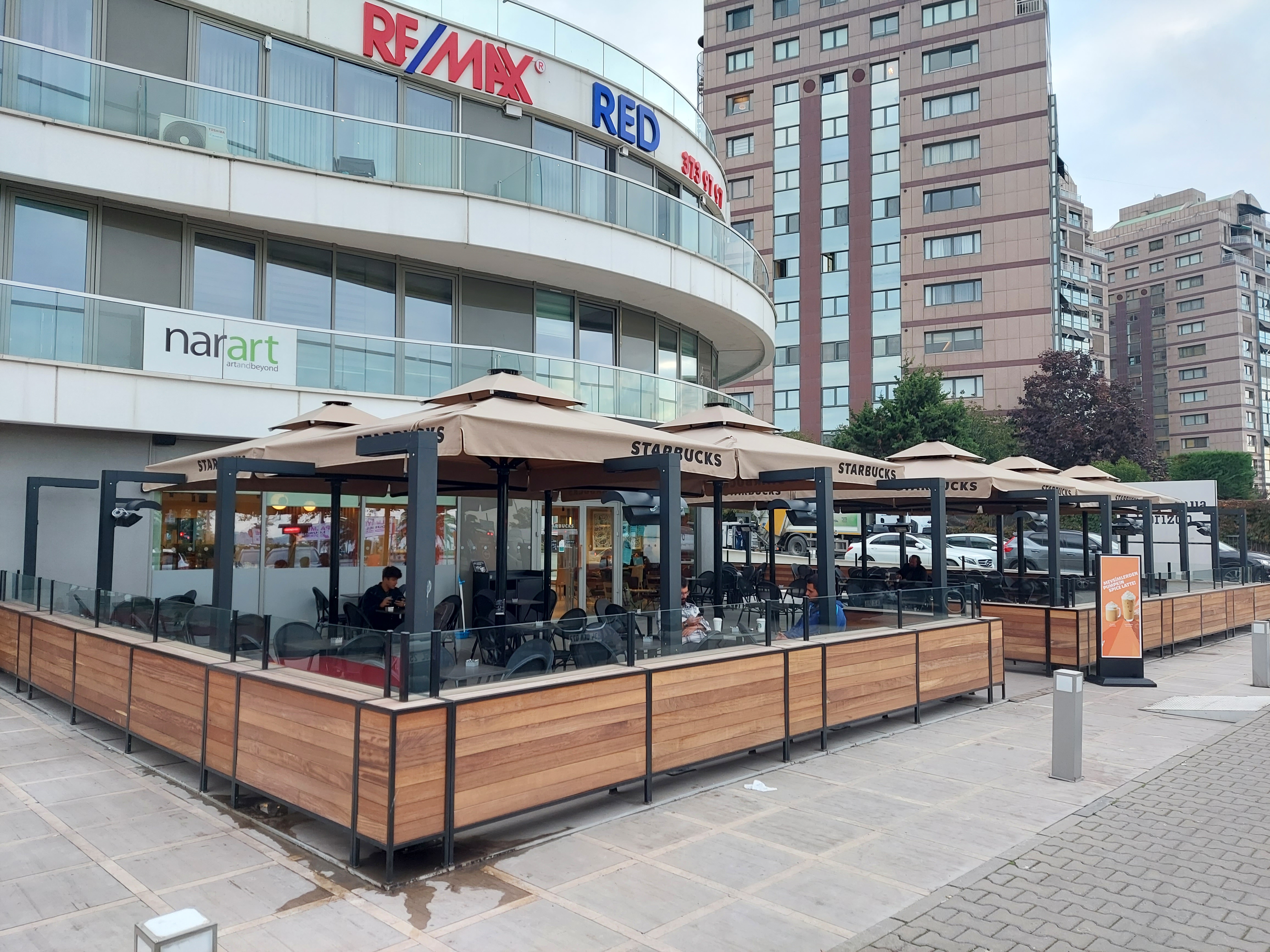 Starbucks İstanbul Kartal Sahil Şubesi